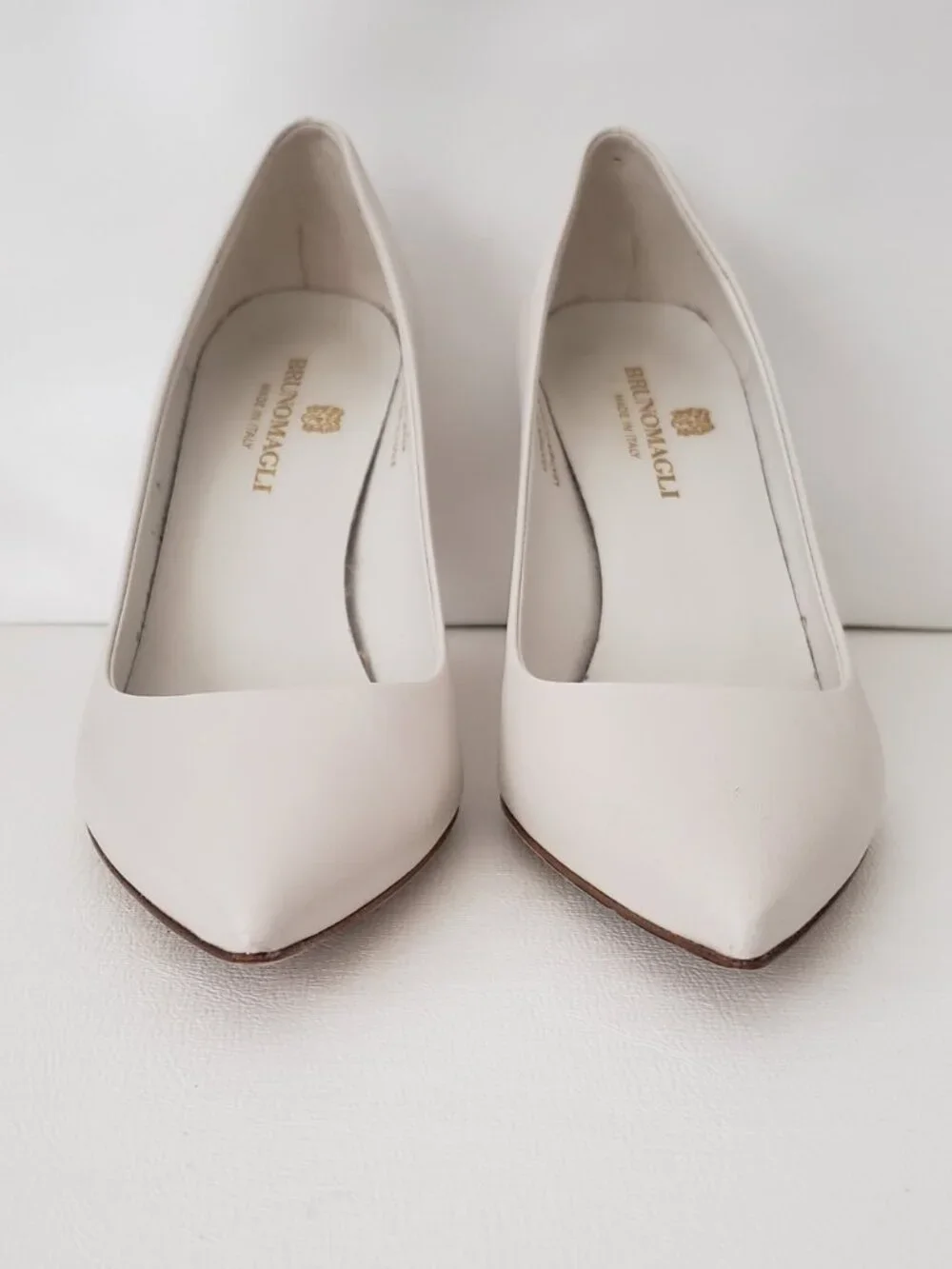 Bruno Magli Telma Bone Leather Pumps Made in Italy Pointed Toe Size 6